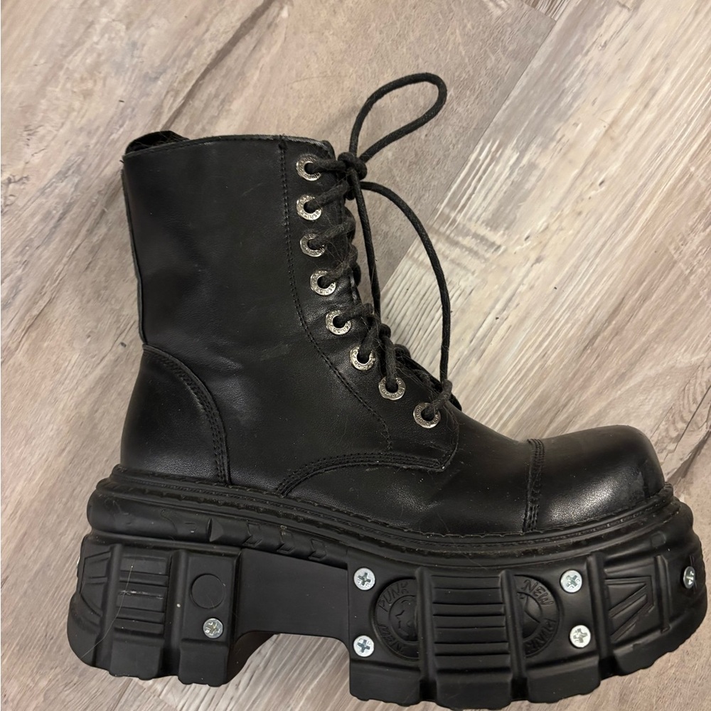 Black Platform Combat Boots - Women's Lace-Up Zipper Boot - Picture 2 of 6
